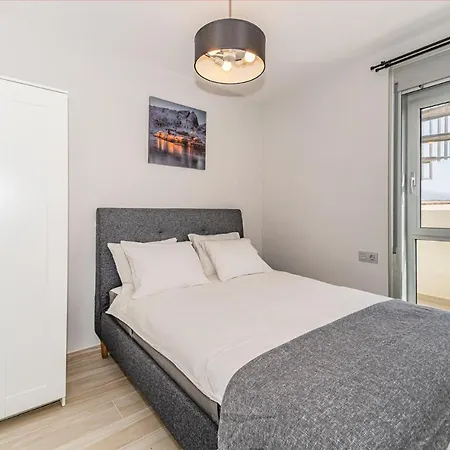 Tejita , The Dream Flats